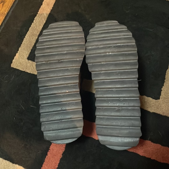 Black Platform Shoe - Picture 4 of 6